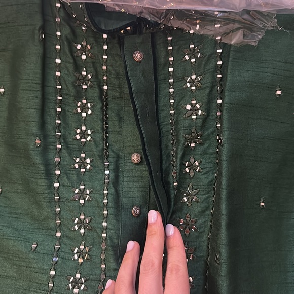 Suhail Hafeez Men’s Green Embroidered Kurta Set - Picture 6 of 6